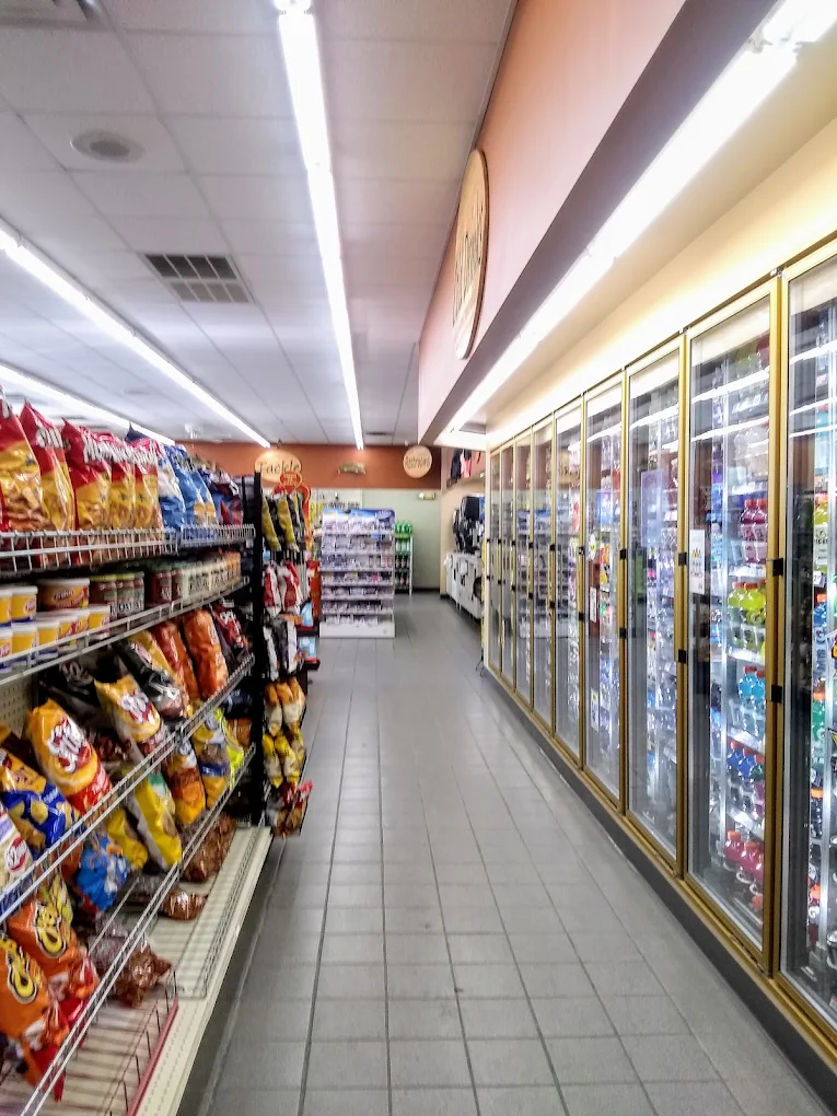 Larry's Super Market - Battle Lake