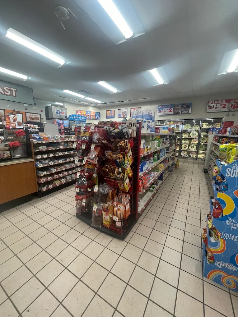 Holiday Stationstore - Deerwood