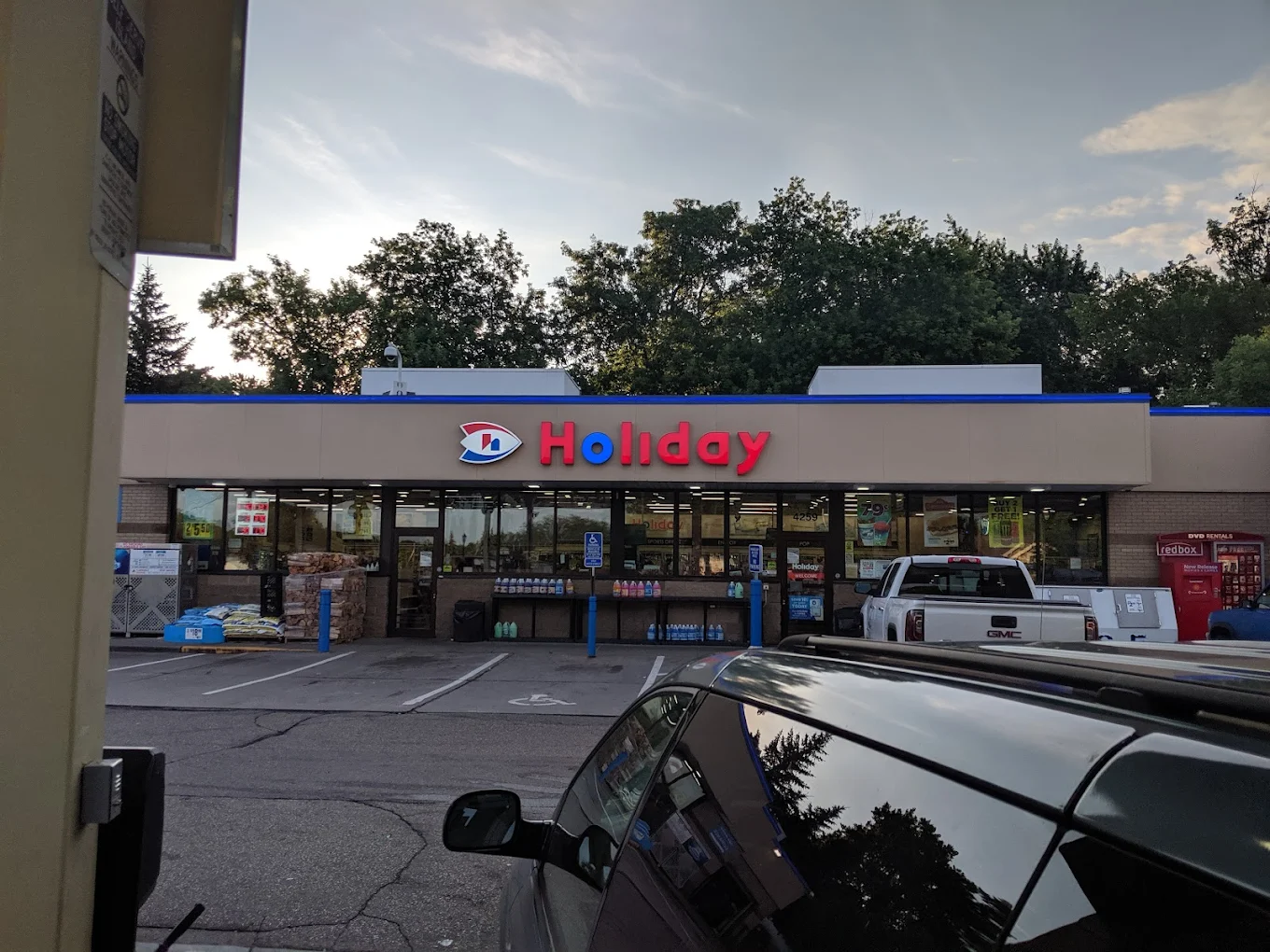 Holiday Stationstore - Columbia Heights