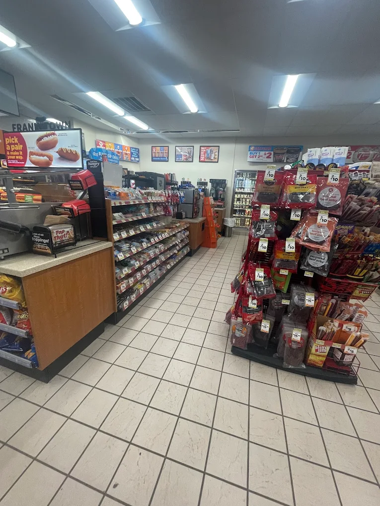 Holiday Stationstore - Deerwood