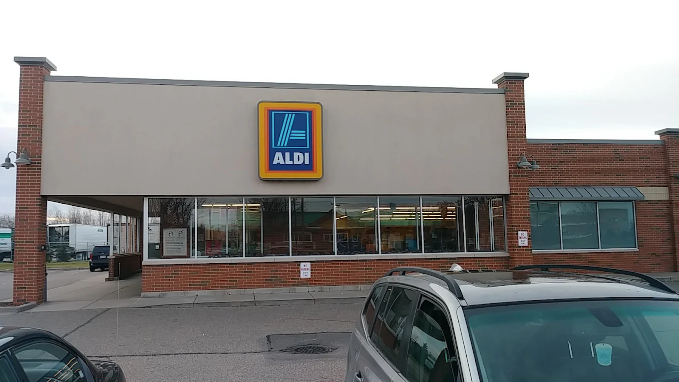 ALDI 8800 Springbrook Drive North W